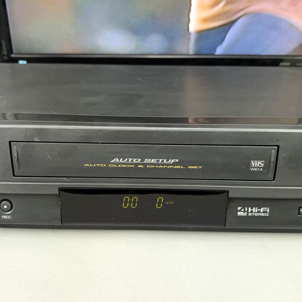 Toshiba W-614 VHS 4 Head VCR Video Cassette Recorder Player No Remote - TESTED - Picture 3 of 9